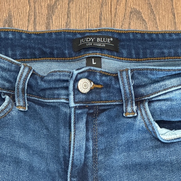 Judy Blue High Rise Vintage Wash Tummy Control Shorts Size L - Picture 3 of 3